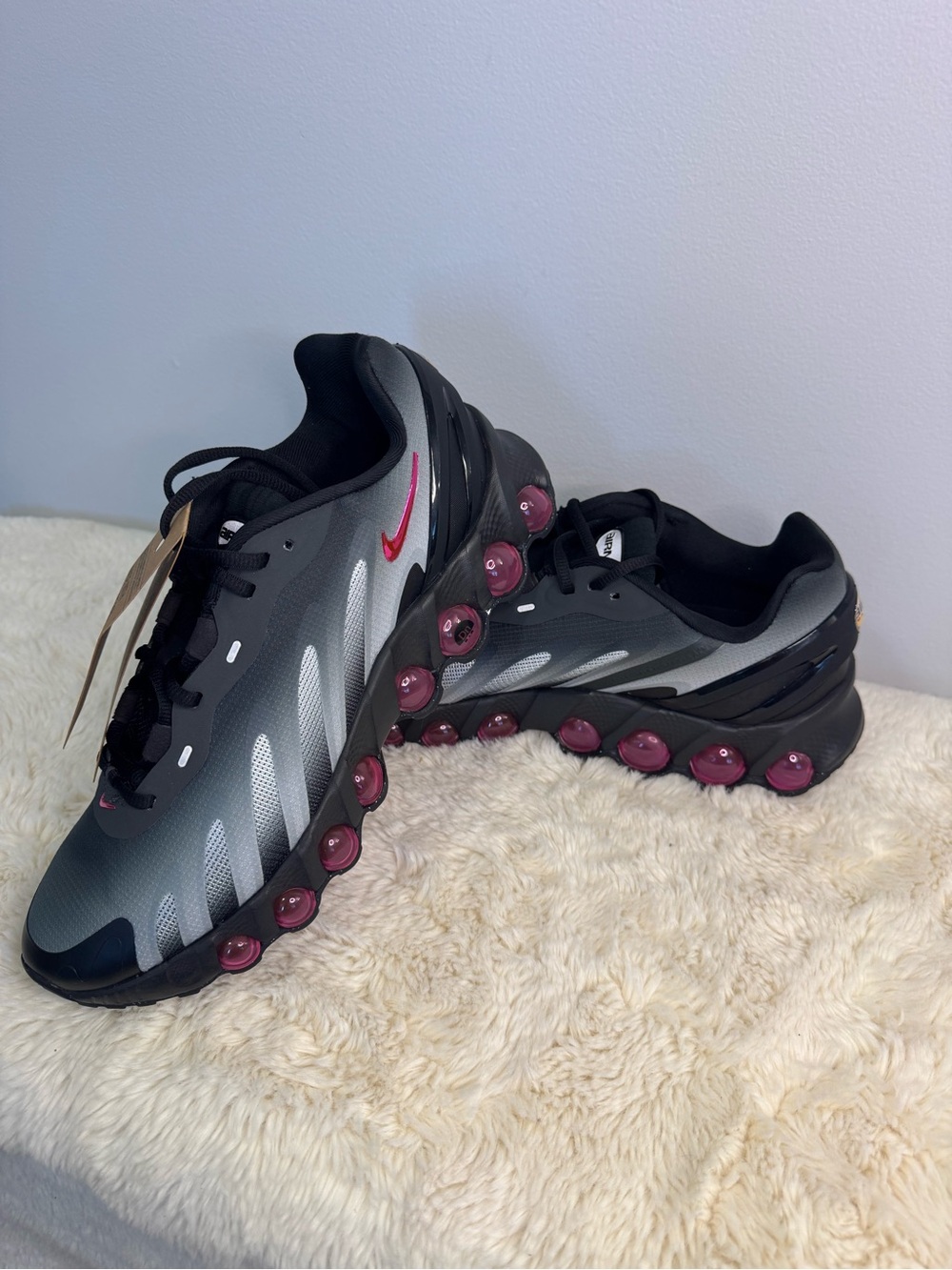 Nike Black/Gray DN8 - Dark Smoke Gray with Pink Blast